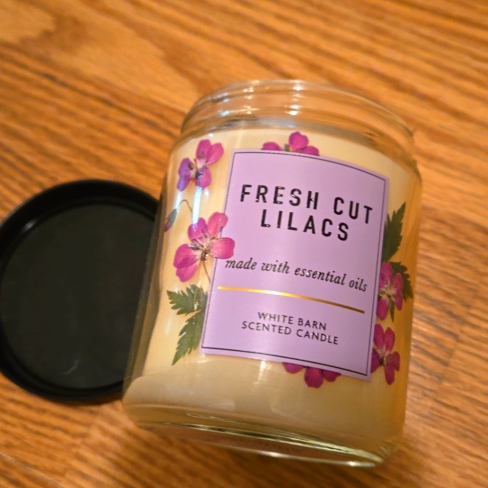 Fresh Cut Lilacs Single-Wick Candle